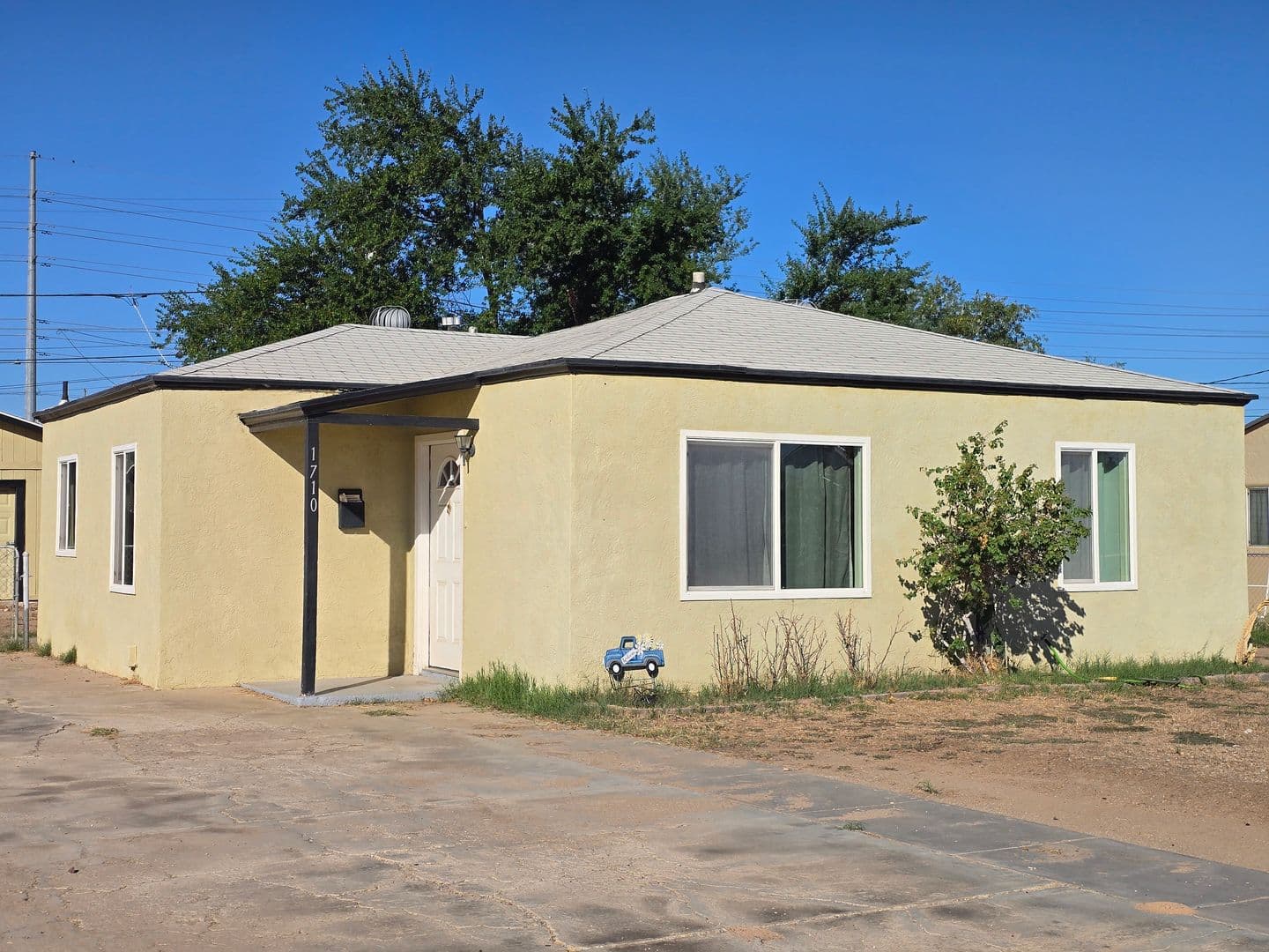 YUMA House: 1710 S 11TH AVE