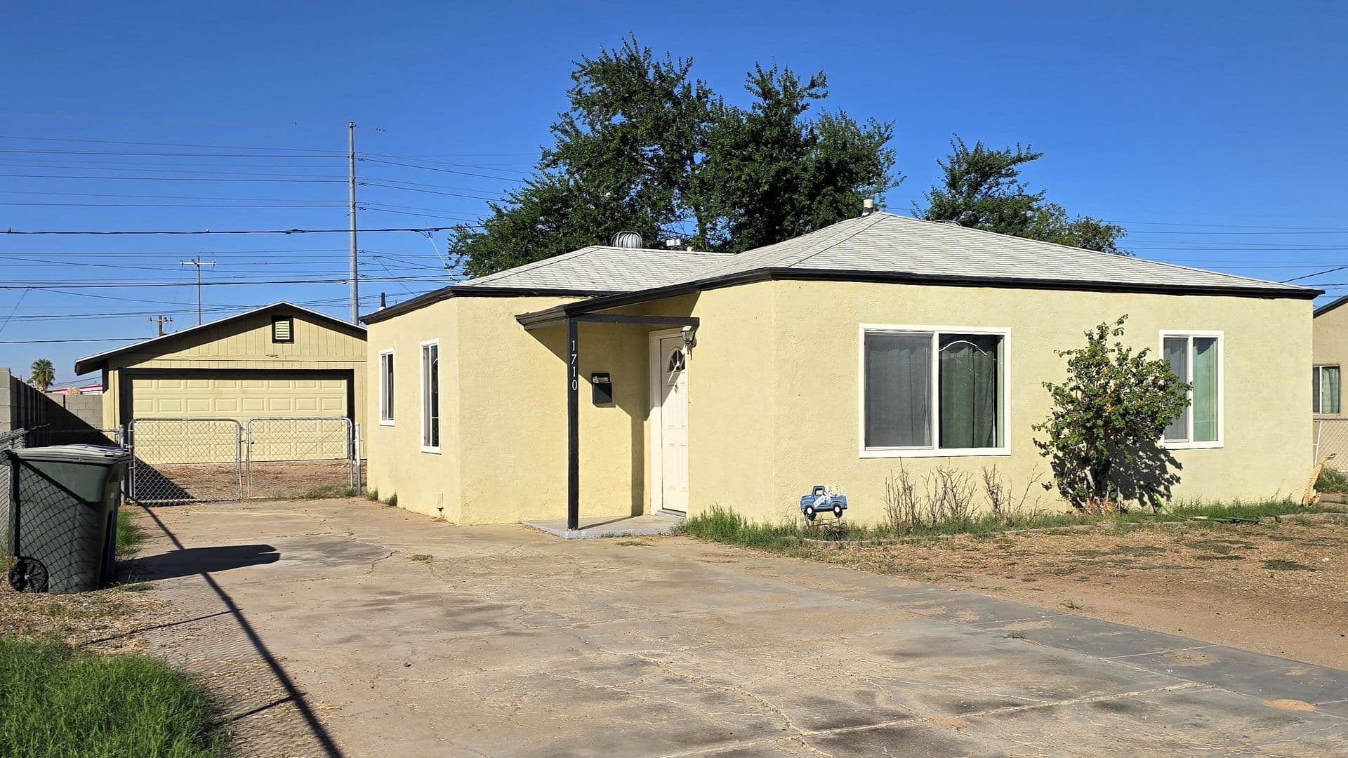 YUMA House: 1710 S 11TH AVE