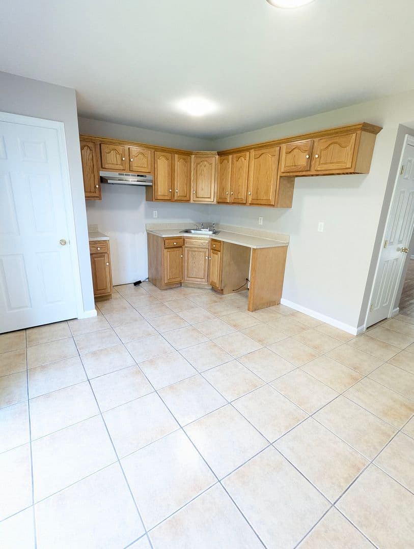 Waterbury Townhome: 150 Mohican Avenue