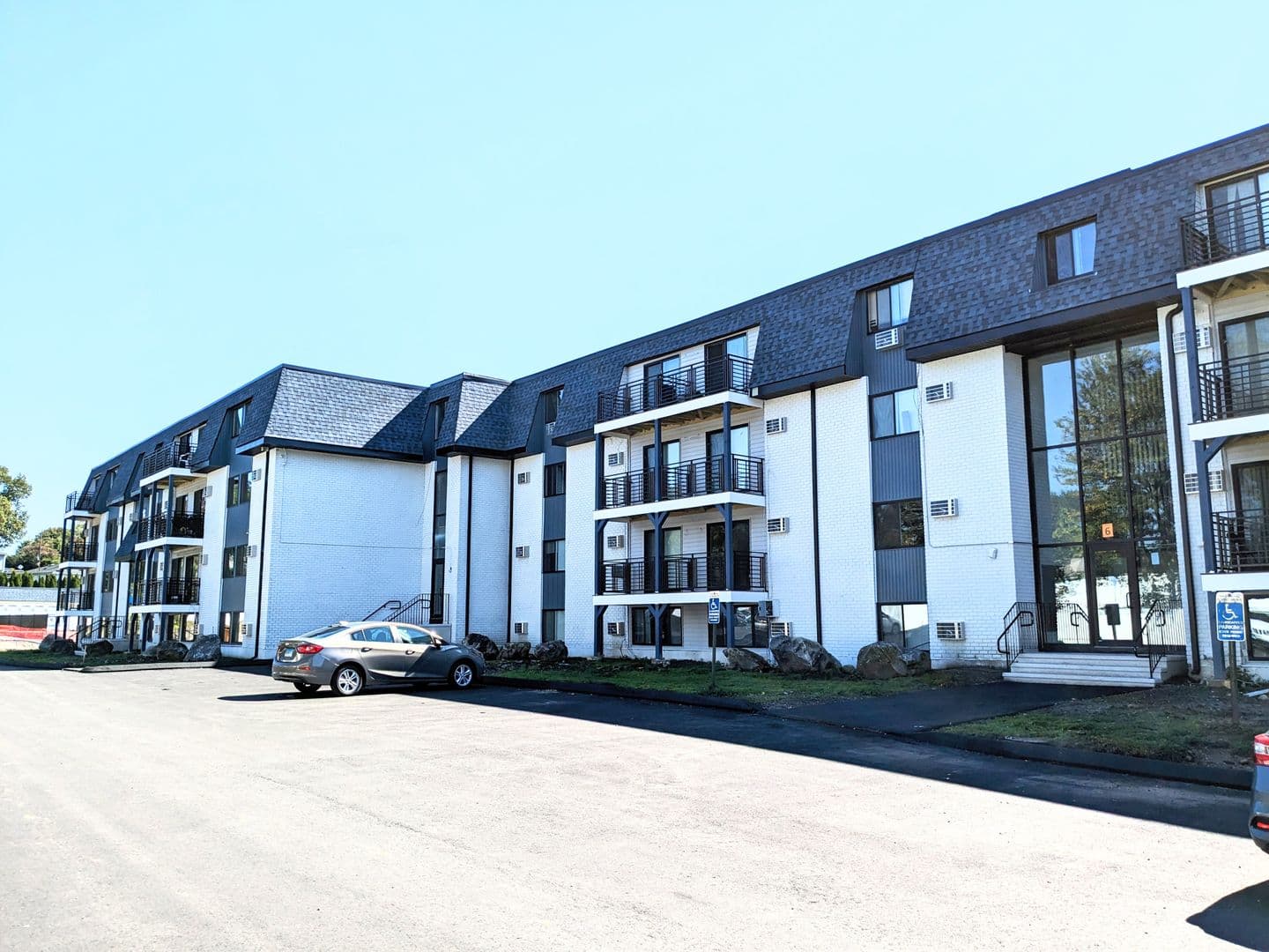Waterbury Apartment: 222 Bradley Avenue