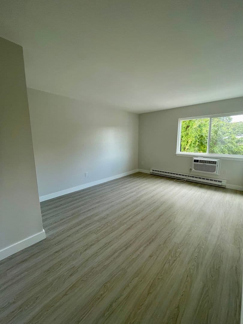 Waterbury Apartment: 222 Bradley Avenue