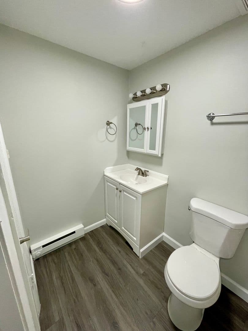 Waterbury Apartment: 222 Bradley Avenue