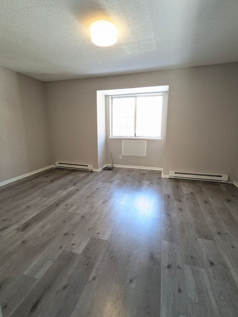 Waterbury Apartment: 10 Judith Lane/188 Perkins Avenue