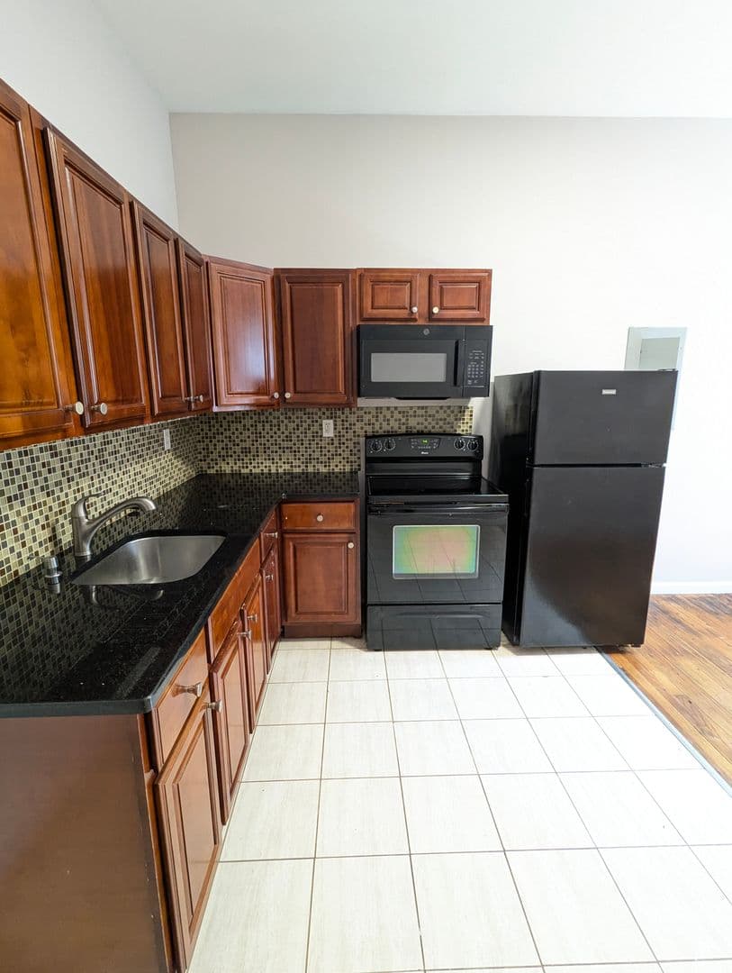 Waterbury Apartment: 2810 East Main Street