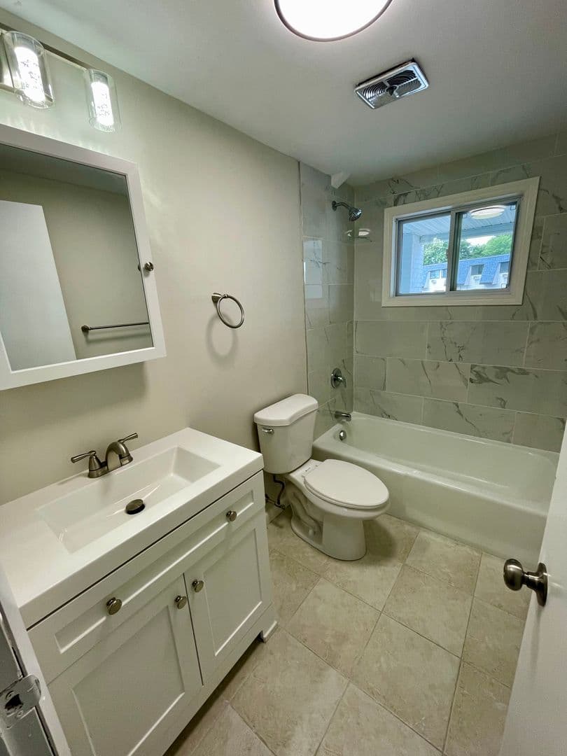 Waterbury Apartment: 28 Wesley Street