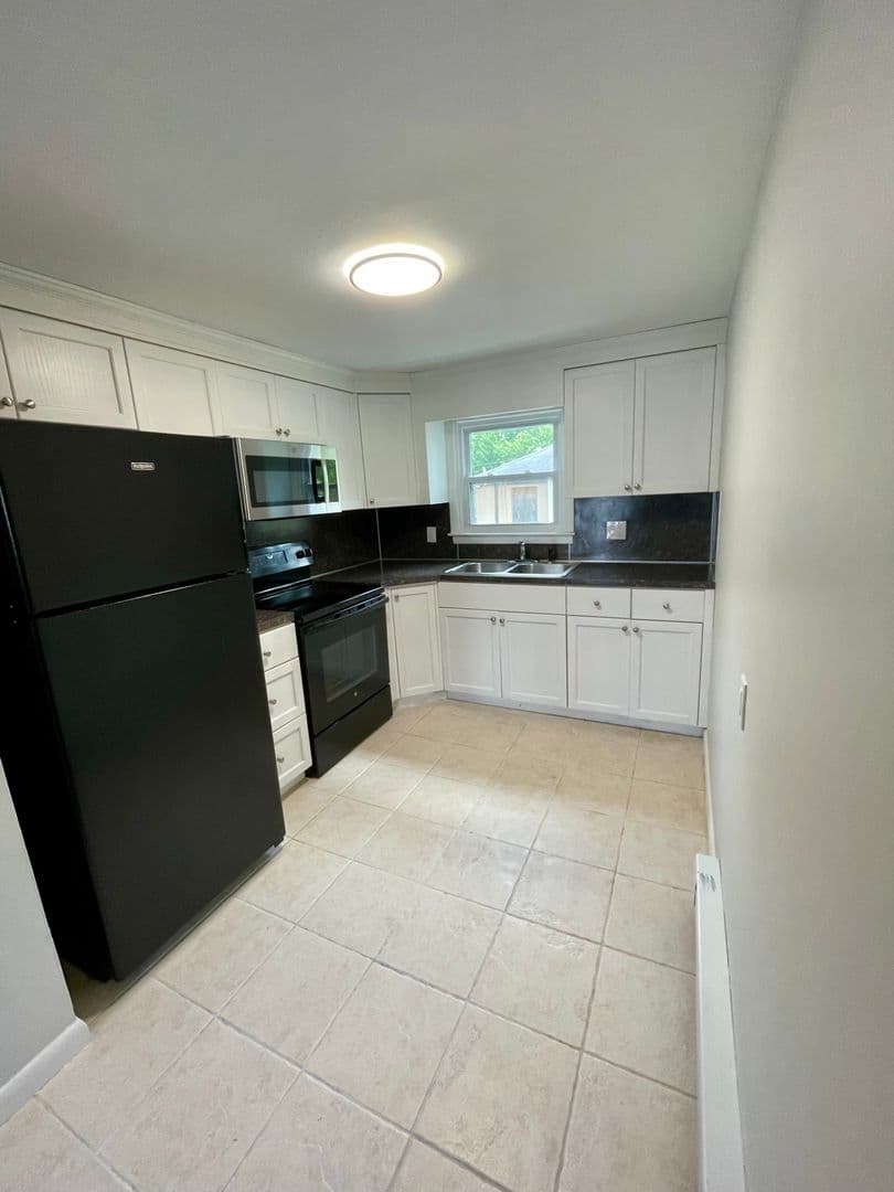 Waterbury Apartment: 28 Wesley Street