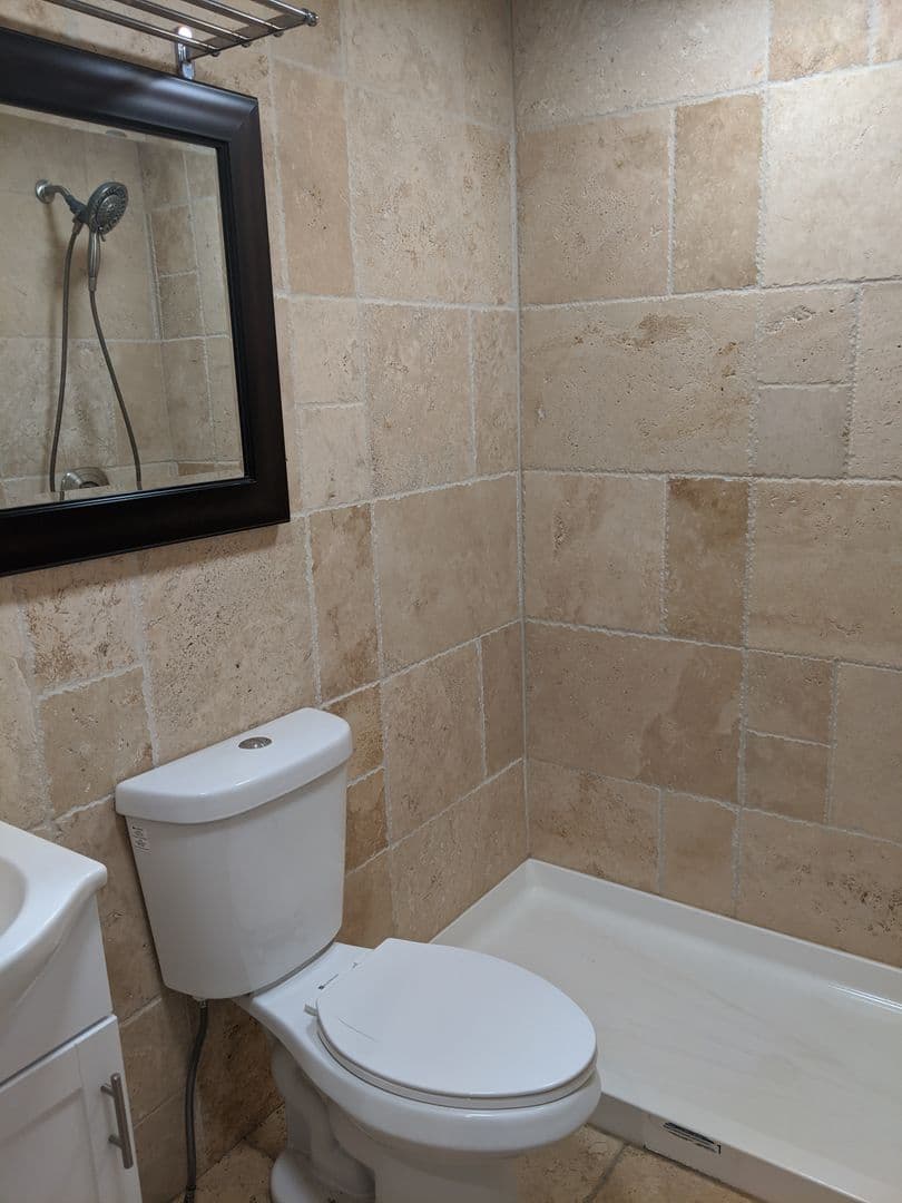 Waterbury Apartment: 222 Bradley Avenue