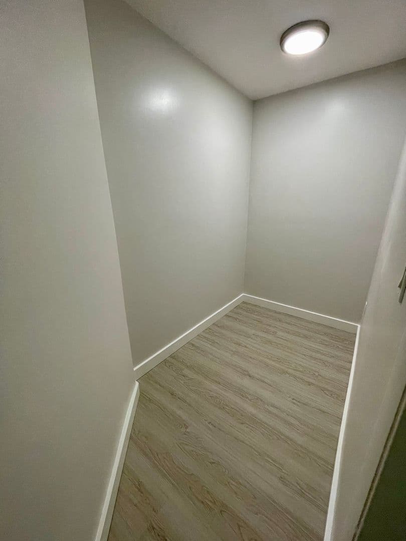 Waterbury Apartment: 222 Bradley Avenue