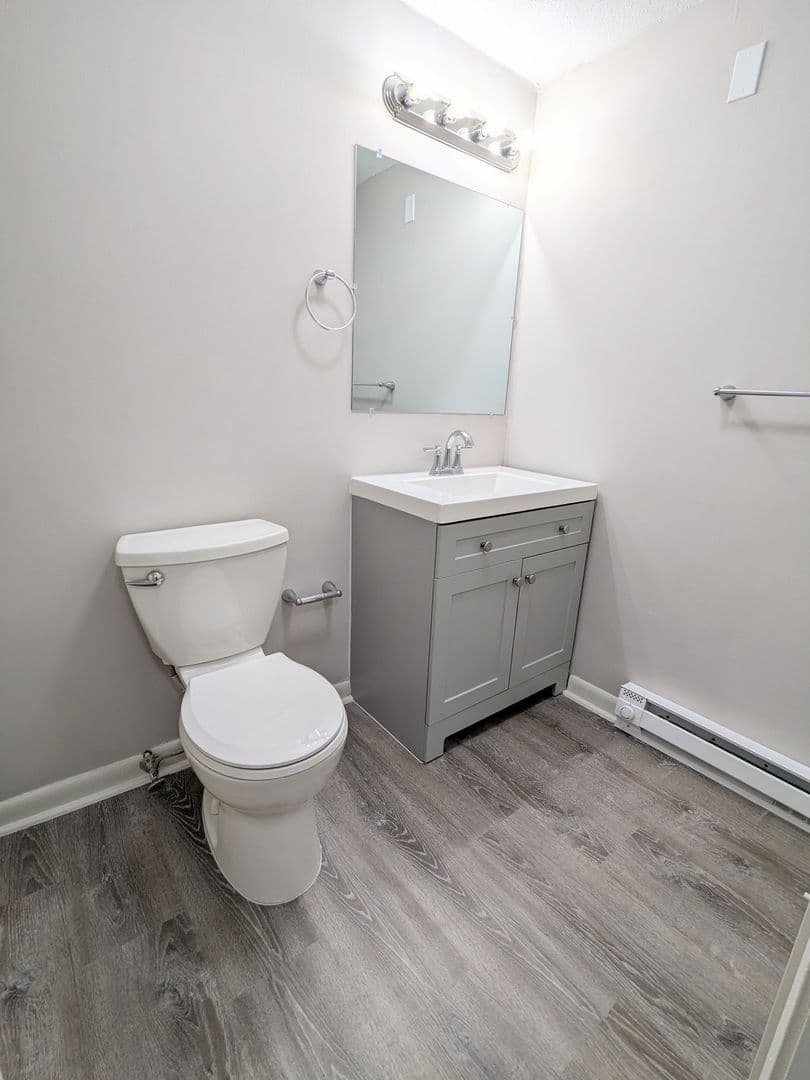 Waterbury Apartment: 222 Bradley Avenue