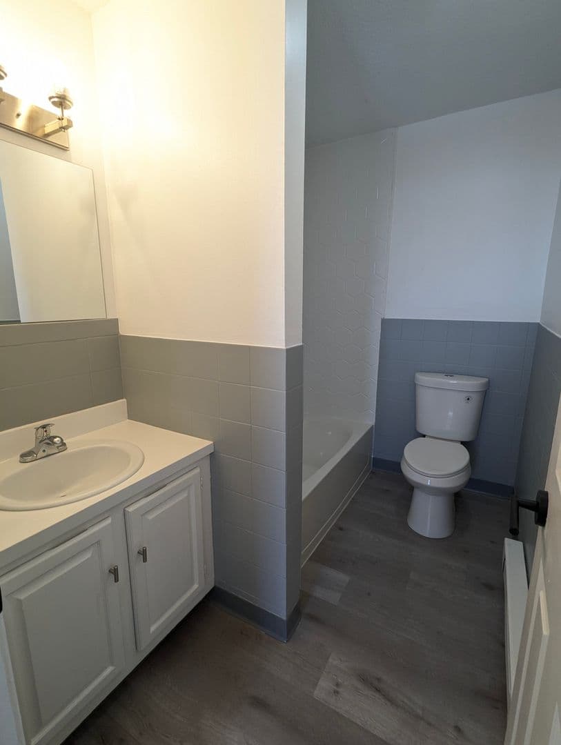 Waterbury Apartment: 10 Judith Lane/188 Perkins Avenue