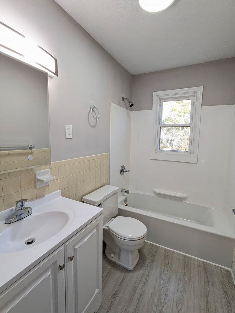 Waterbury Apartment: 138 Hillcrest Avenue