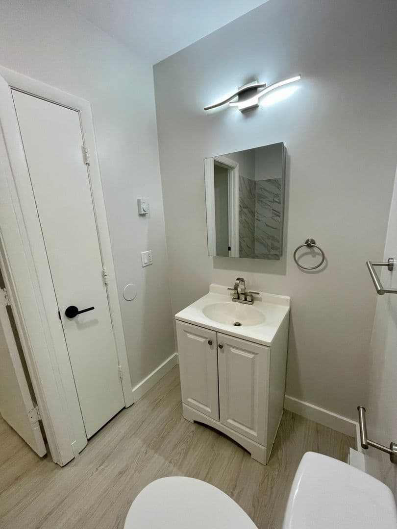 Waterbury Apartment: 222 Bradley Avenue