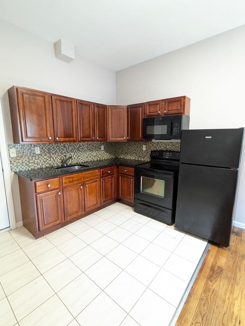Waterbury Apartment: 2810 East Main Street