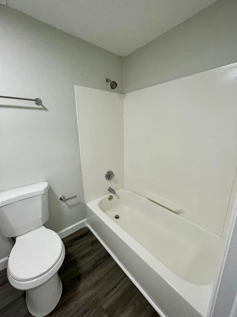 Waterbury Apartment: 222 Bradley Avenue