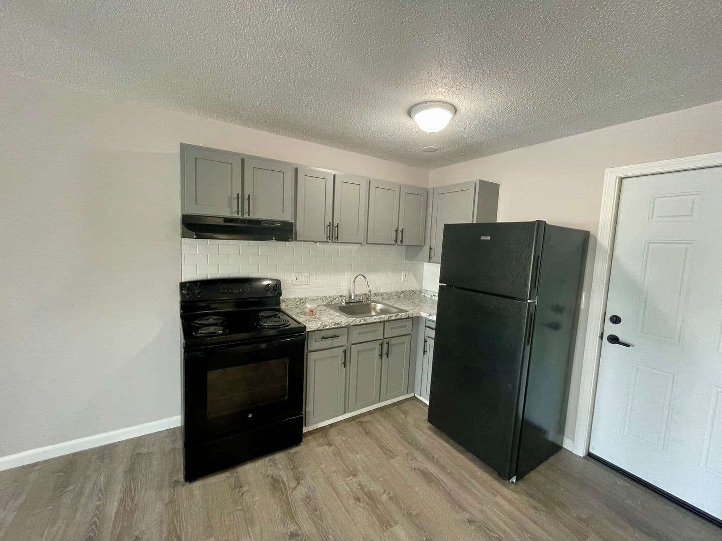 Waterbury Apartment: 222 Bradley Avenue