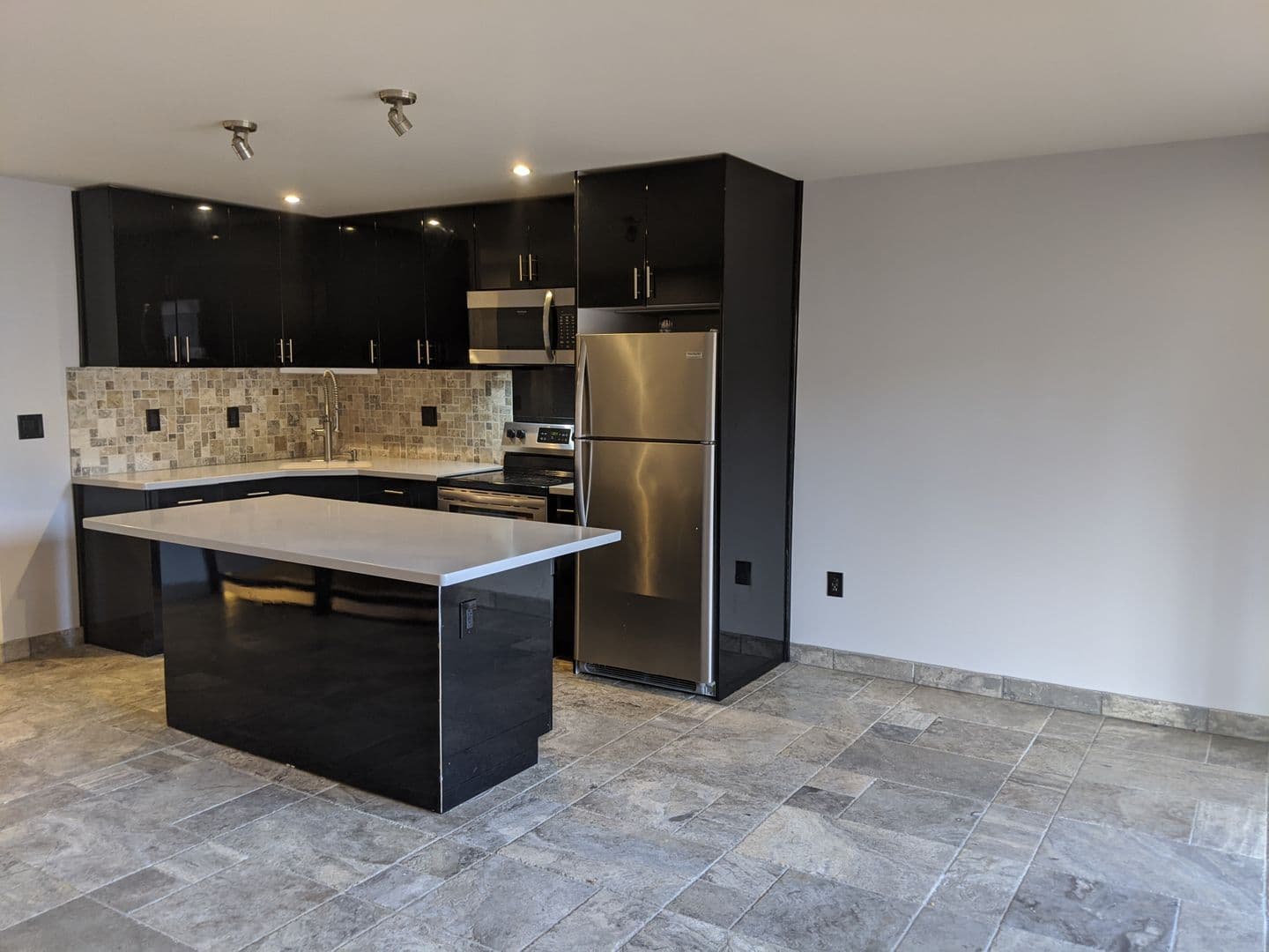 Waterbury Apartment: 222 Bradley Avenue