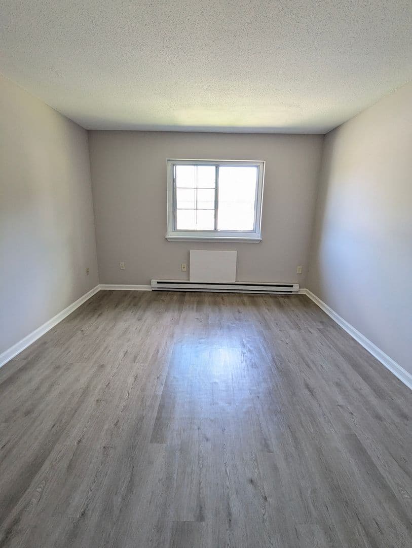 Waterbury Apartment: 1358-1368 Meriden Road