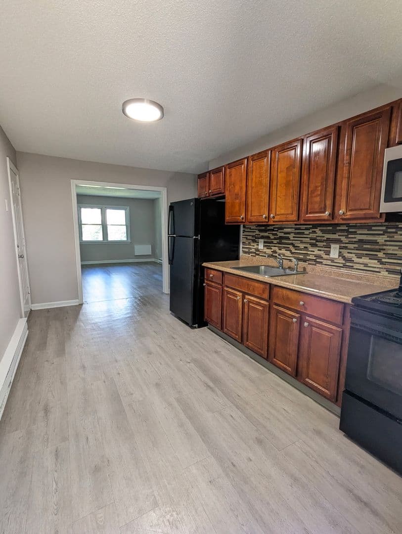 Waterbury Apartment: 138 Hillcrest Avenue