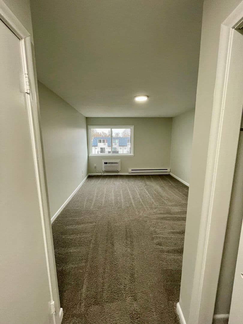 Waterbury Apartment: 222 Bradley Avenue