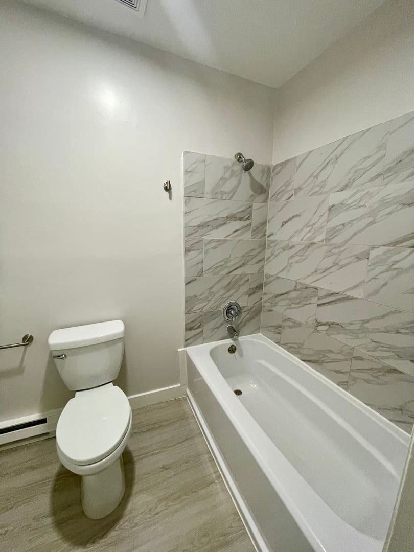 Waterbury Apartment: 222 Bradley Avenue