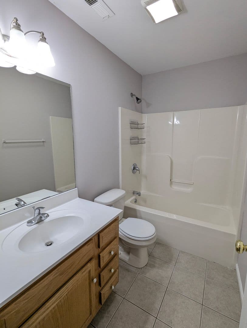 Waterbury Townhome: 150 Mohican Avenue
