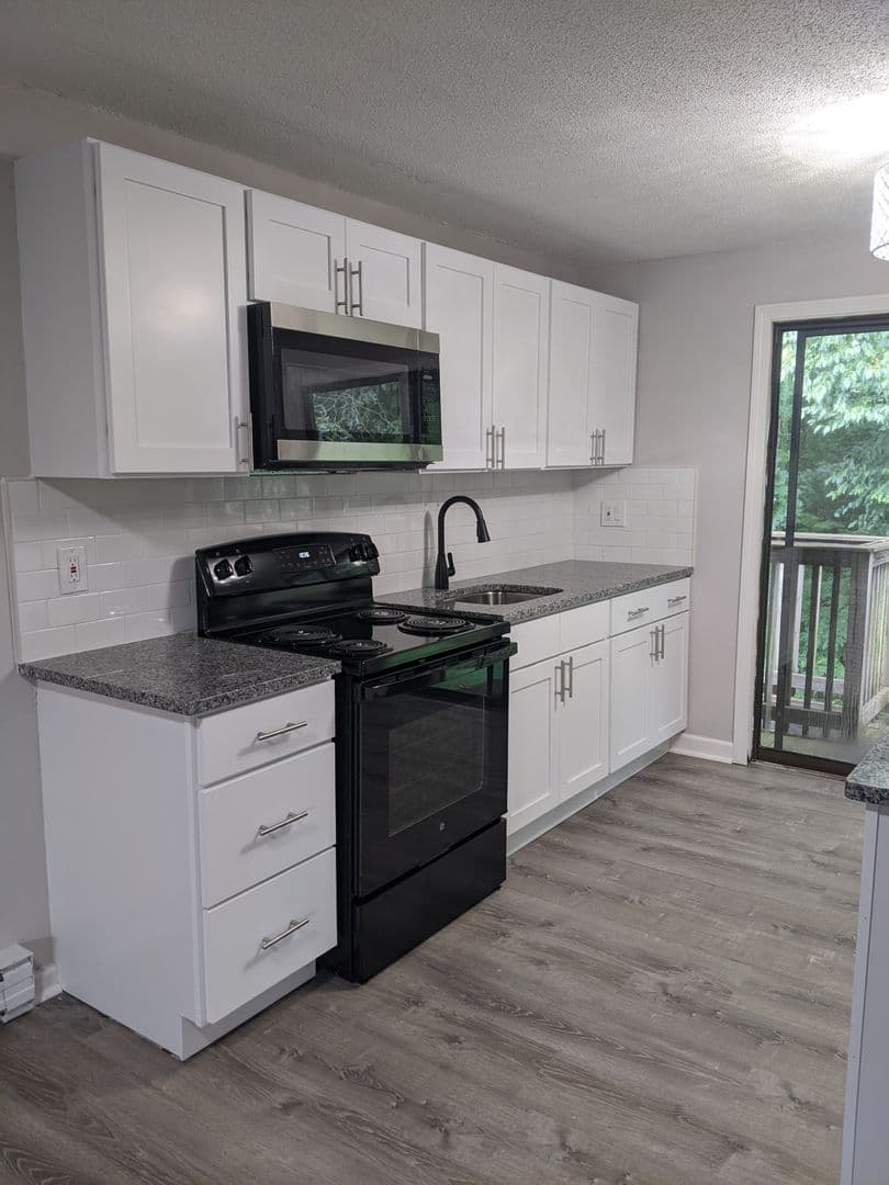 Waterbury Apartment: 86/76 Sherman Avenue