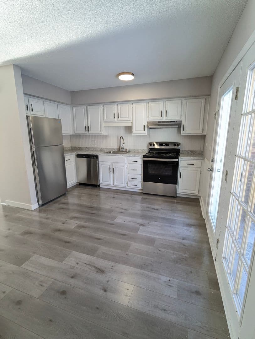 Waterbury Apartment: 10 Judith Lane/188 Perkins Avenue