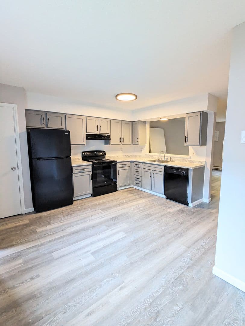 Waterbury Apartment: 42 Gayridge Road