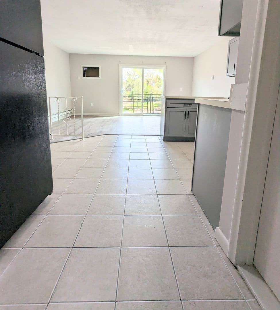 Waterbury Apartment: 222 Bradley Avenue