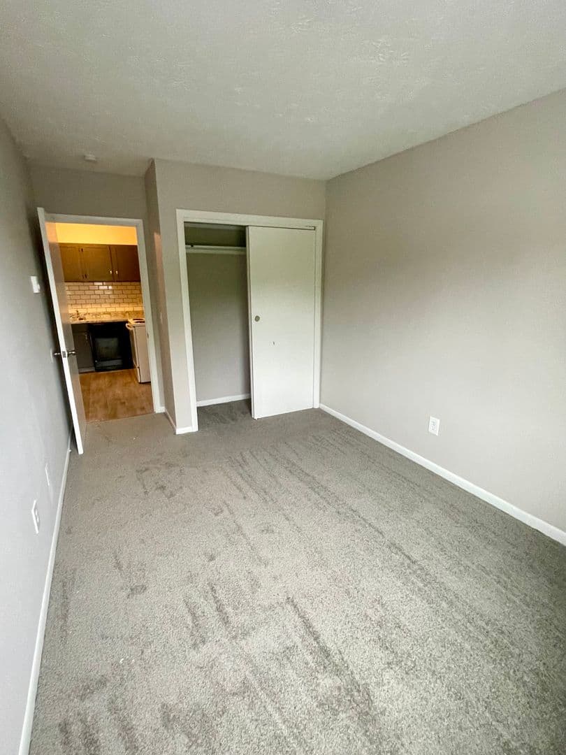 Waterbury Apartment: 222 Bradley Avenue
