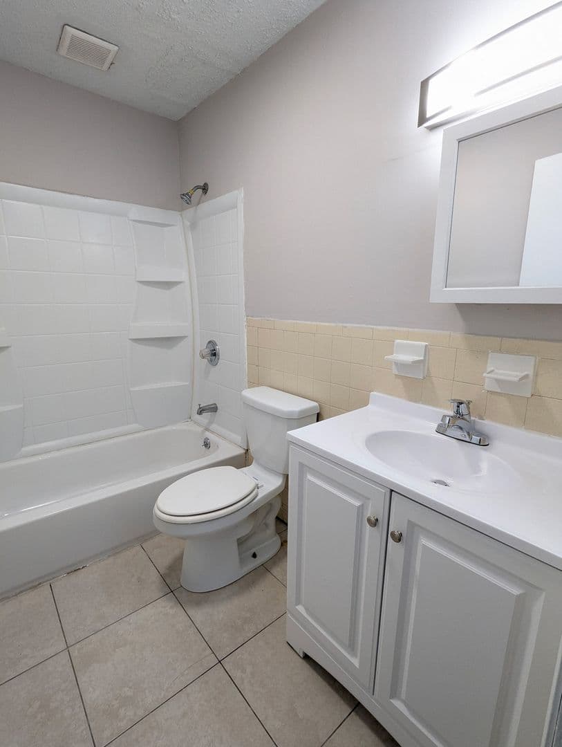 Waterbury Apartment: 138 Hillcrest Avenue