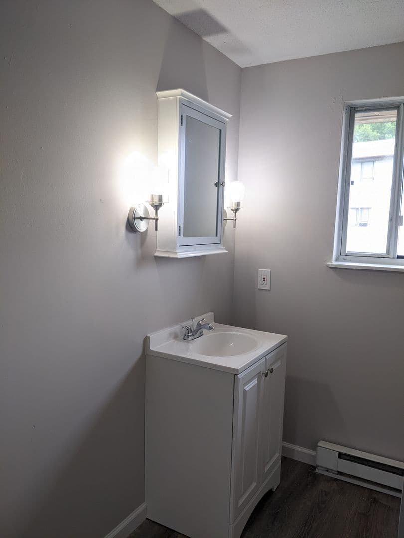 Waterbury Apartment: 86/76 Sherman Avenue