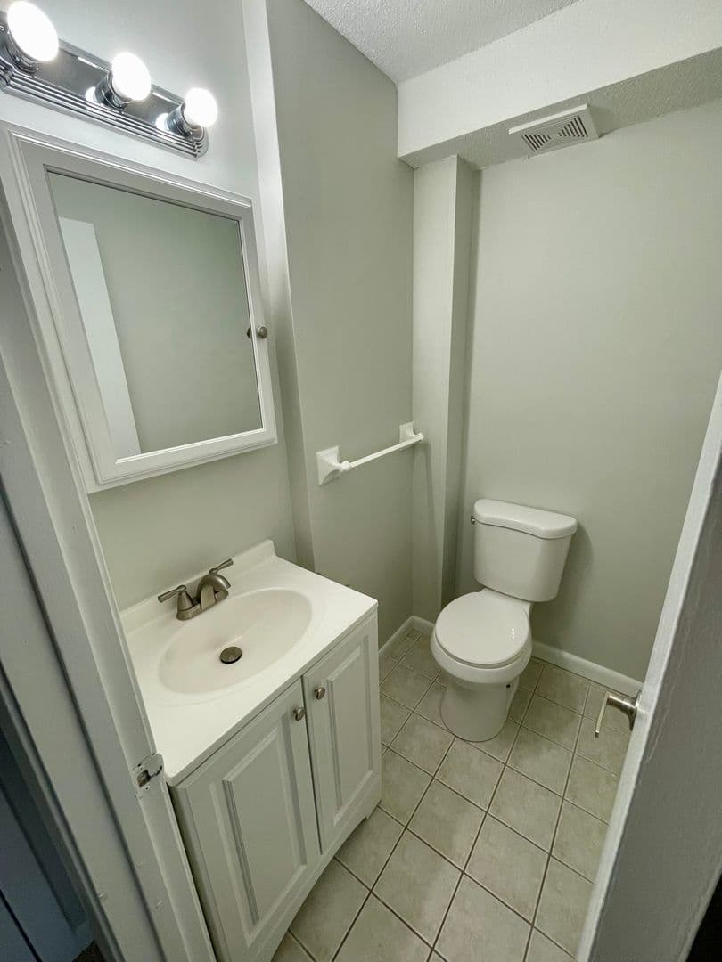 Waterbury Apartment: 222 Bradley Avenue