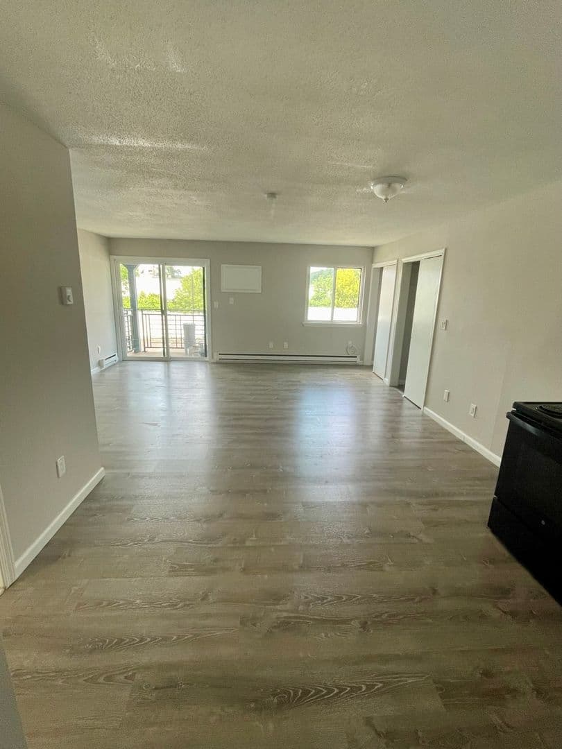 Waterbury Apartment: 222 Bradley Avenue