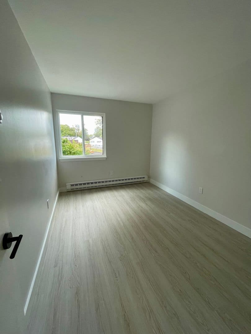 Waterbury Apartment: 222 Bradley Avenue