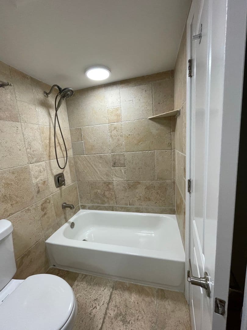 Waterbury Apartment: 222 Bradley Avenue