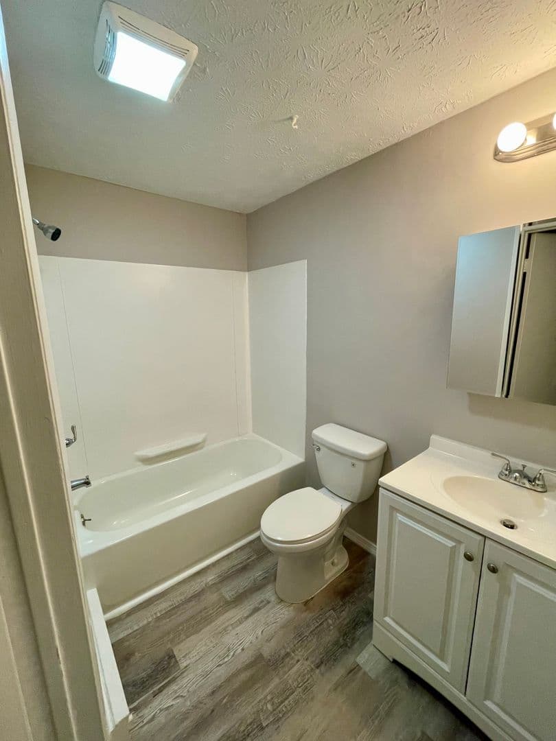 Waterbury Apartment: 222 Bradley Avenue