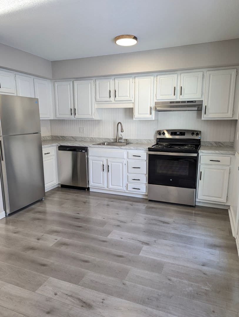 Waterbury Apartment: 10 Judith Lane/188 Perkins Avenue