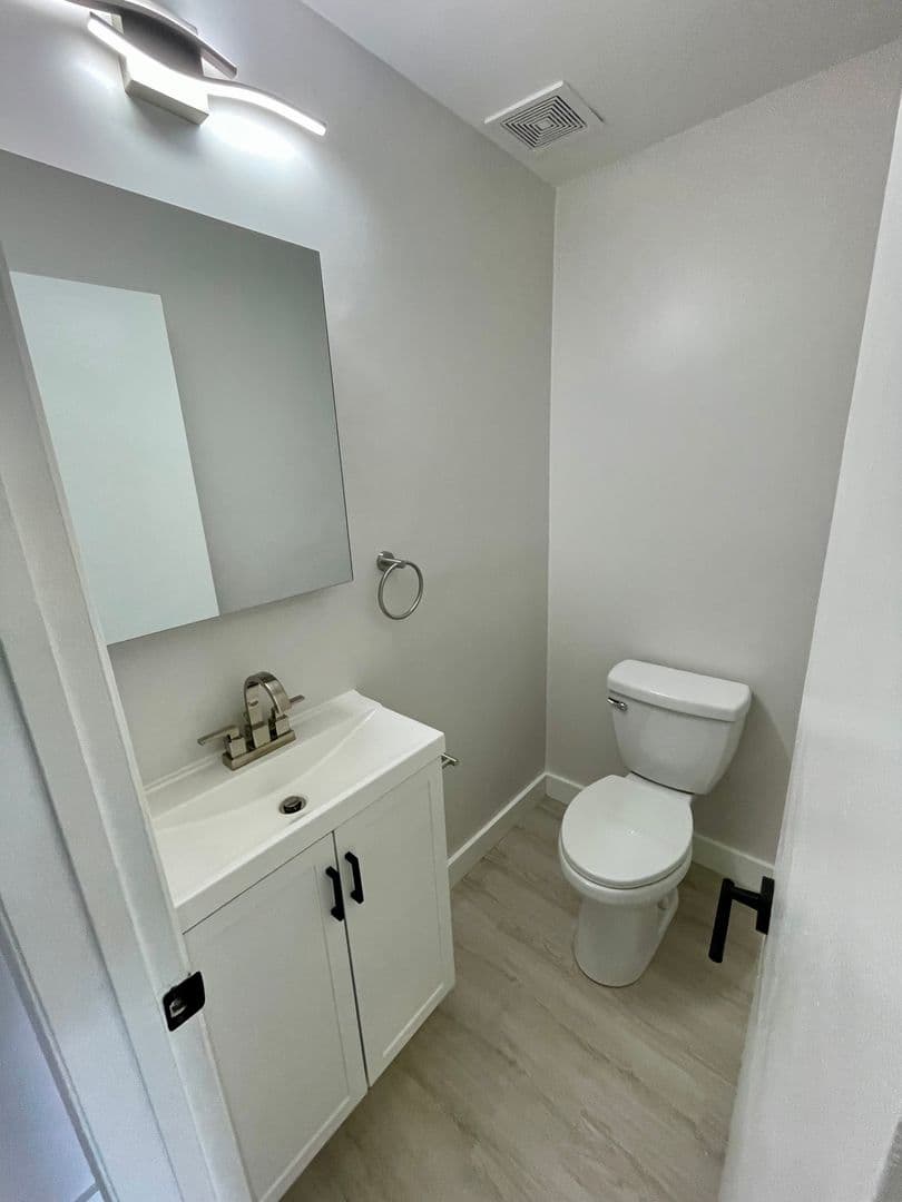 Waterbury Apartment: 222 Bradley Avenue