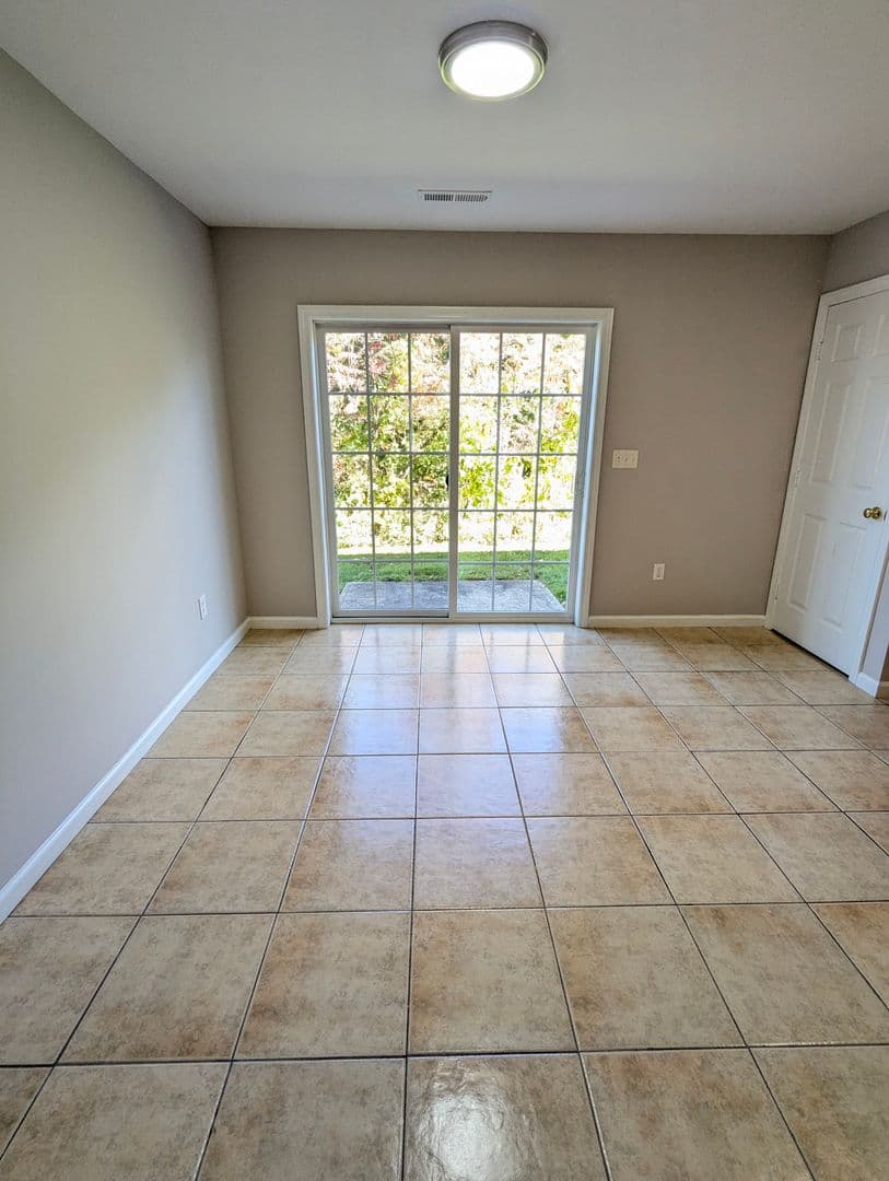 Waterbury Townhome: 150 Mohican Avenue