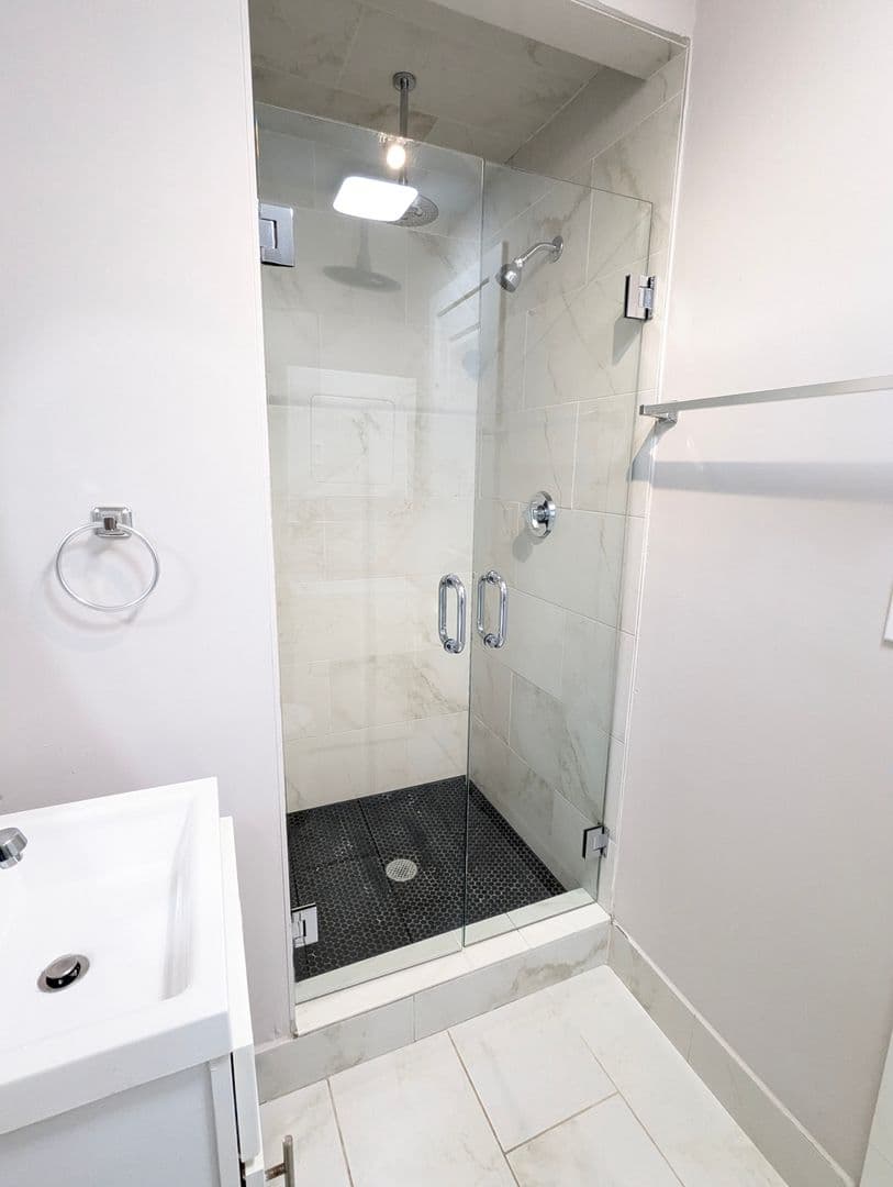 Waterbury Apartment: 93 Robbins Street