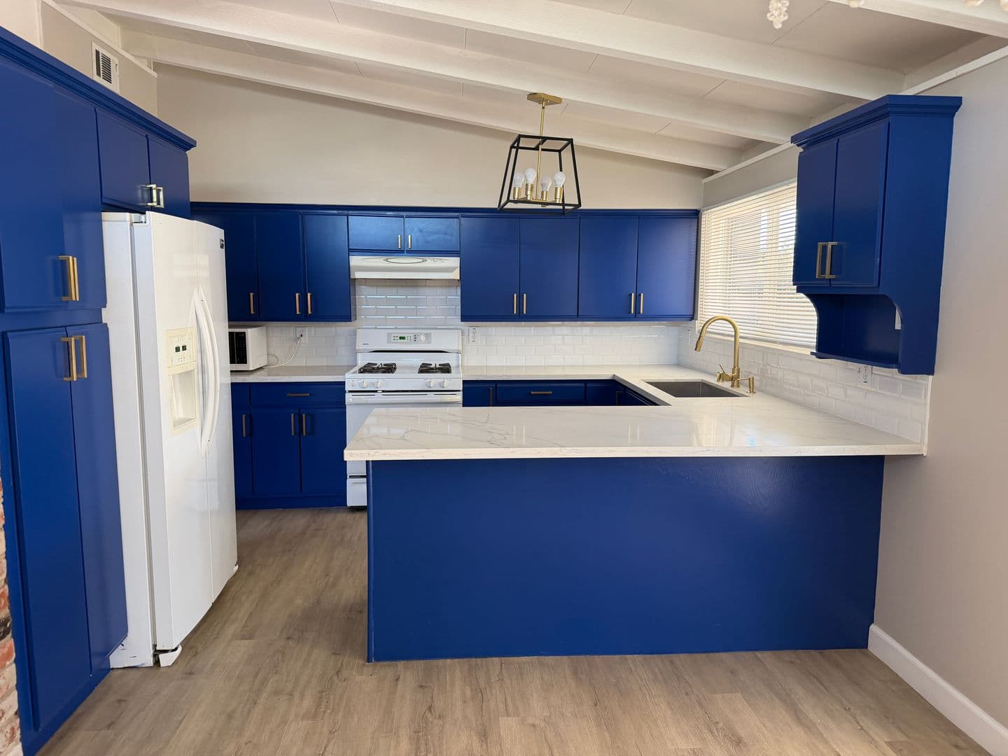 Hayward House: 27513 La Porte Ave.
