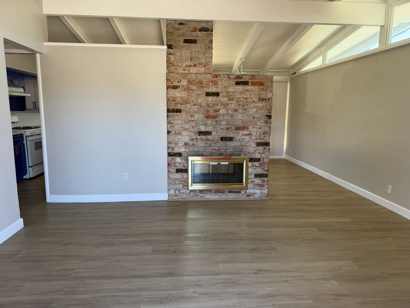 Hayward House: 27513 La Porte Ave.