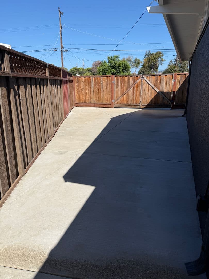 Hayward House: 27513 La Porte Ave.