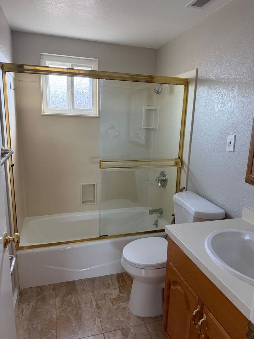 Hayward House: 27513 La Porte Ave.