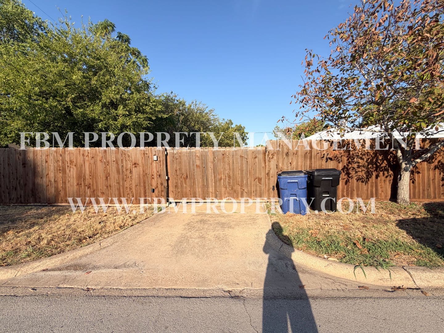 Midlothian House: 616 E Avenue E