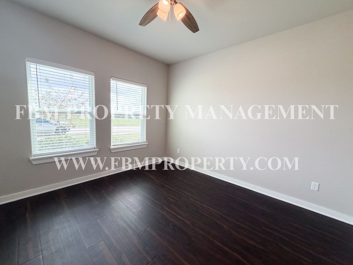 Corsicana House: 3708 Skylane Avenue