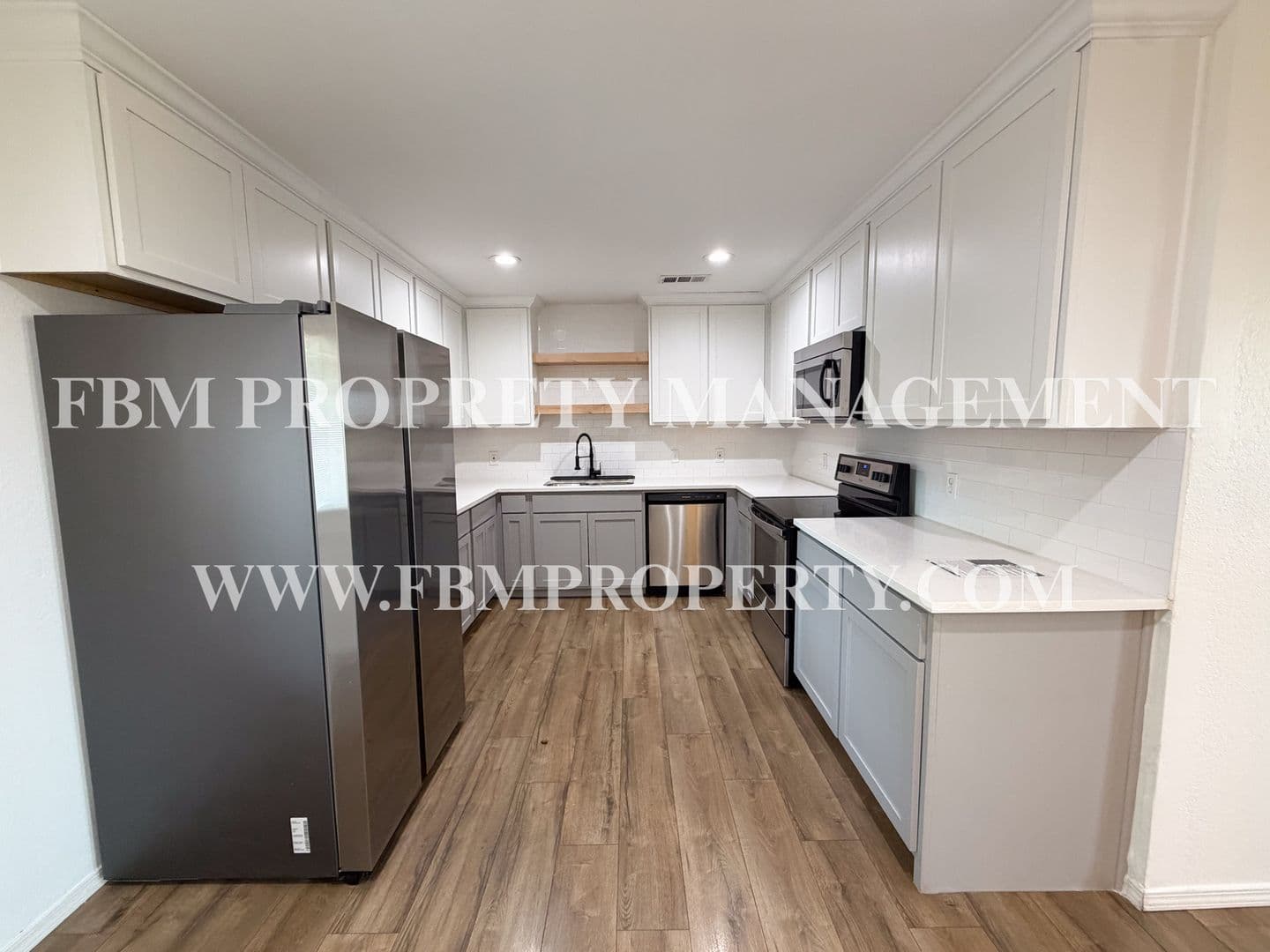 Midlothian House: 616 E Avenue E