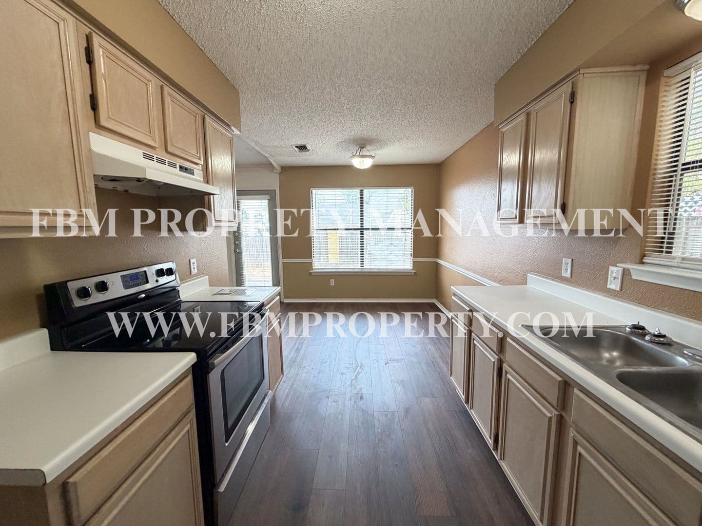 Midlothian House: 921 Park Place Boulevard