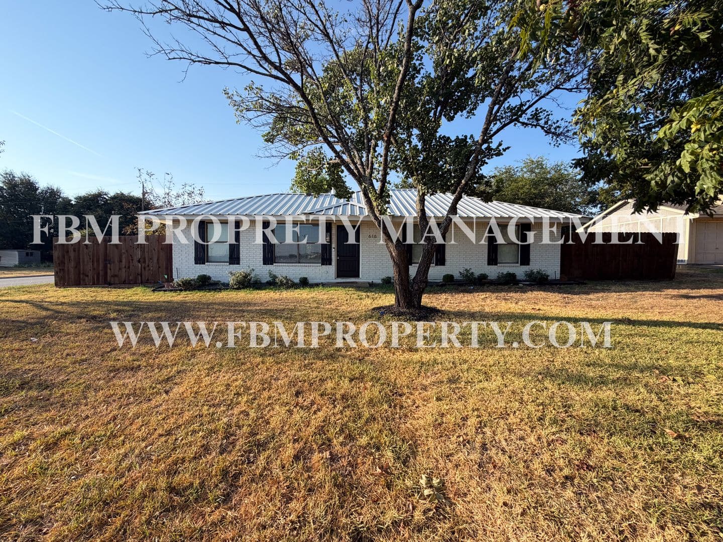Midlothian House: 616 E Avenue E
